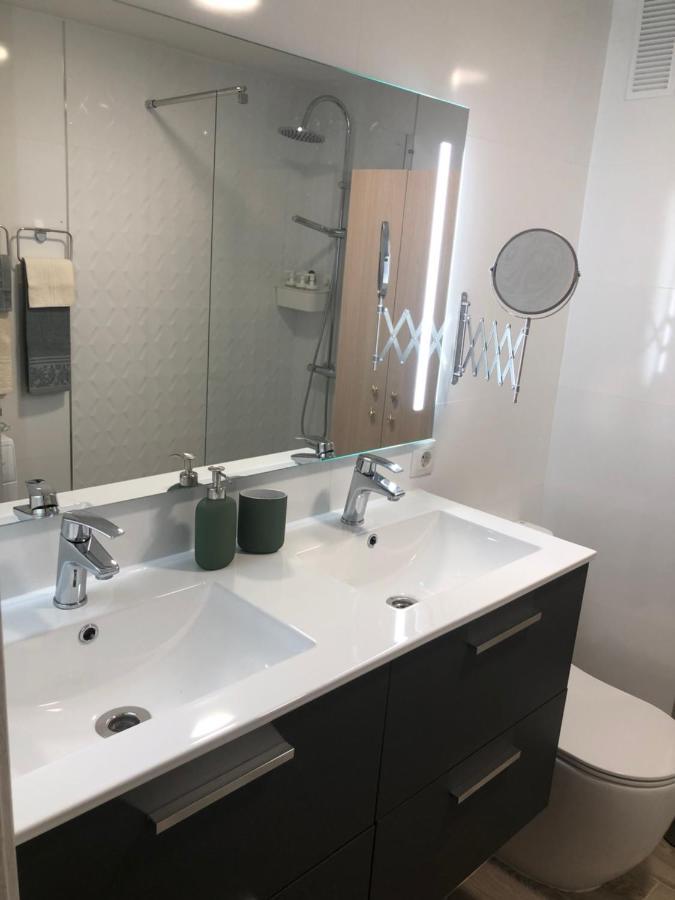 Apartamento Totalmente Reformado Con Piscina Y Jardines Al Lado De La Playa De La Carihuela Torremolinos Esterno foto