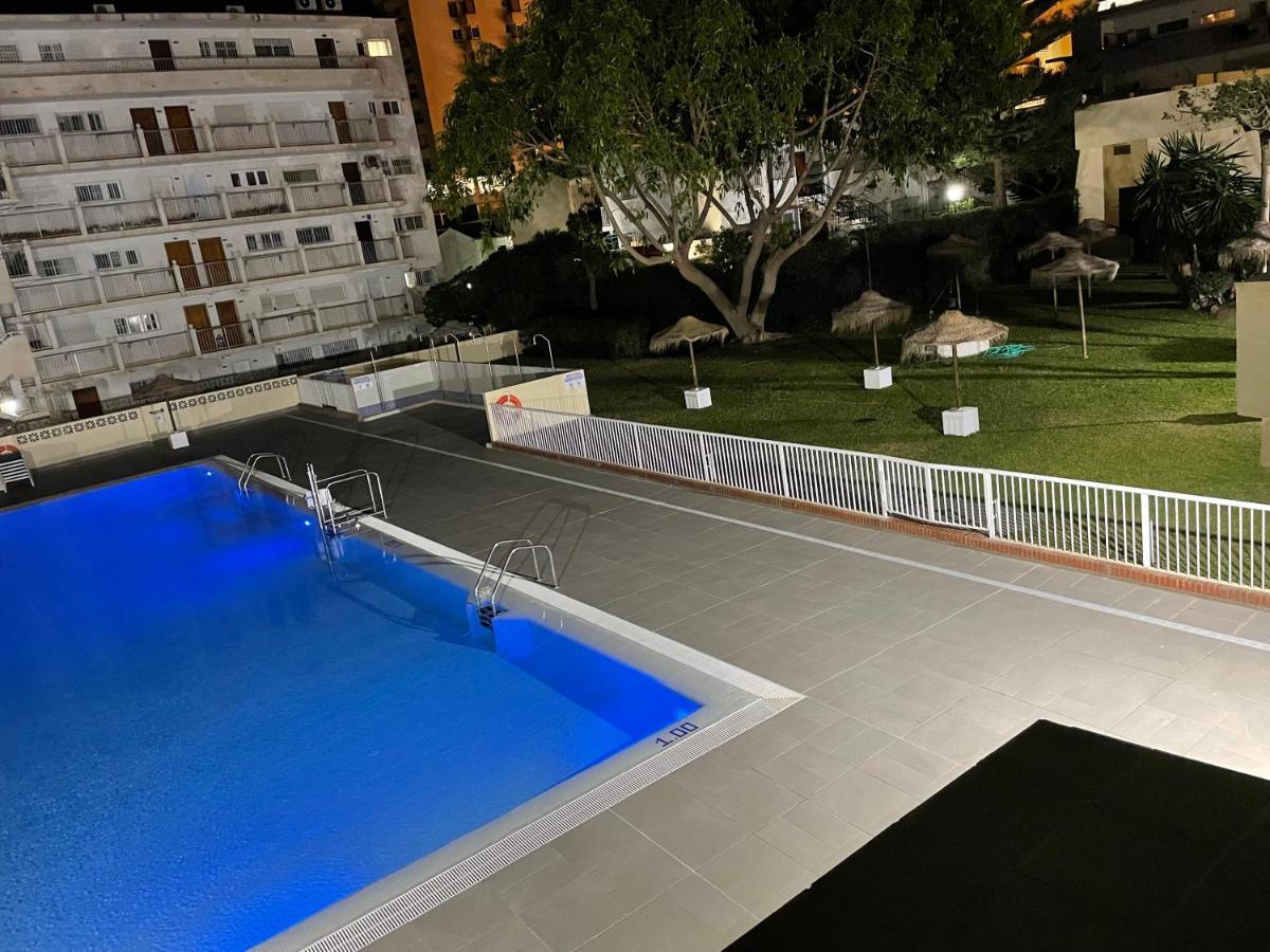 Apartamento Totalmente Reformado Con Piscina Y Jardines Al Lado De La Playa De La Carihuela Torremolinos Esterno foto