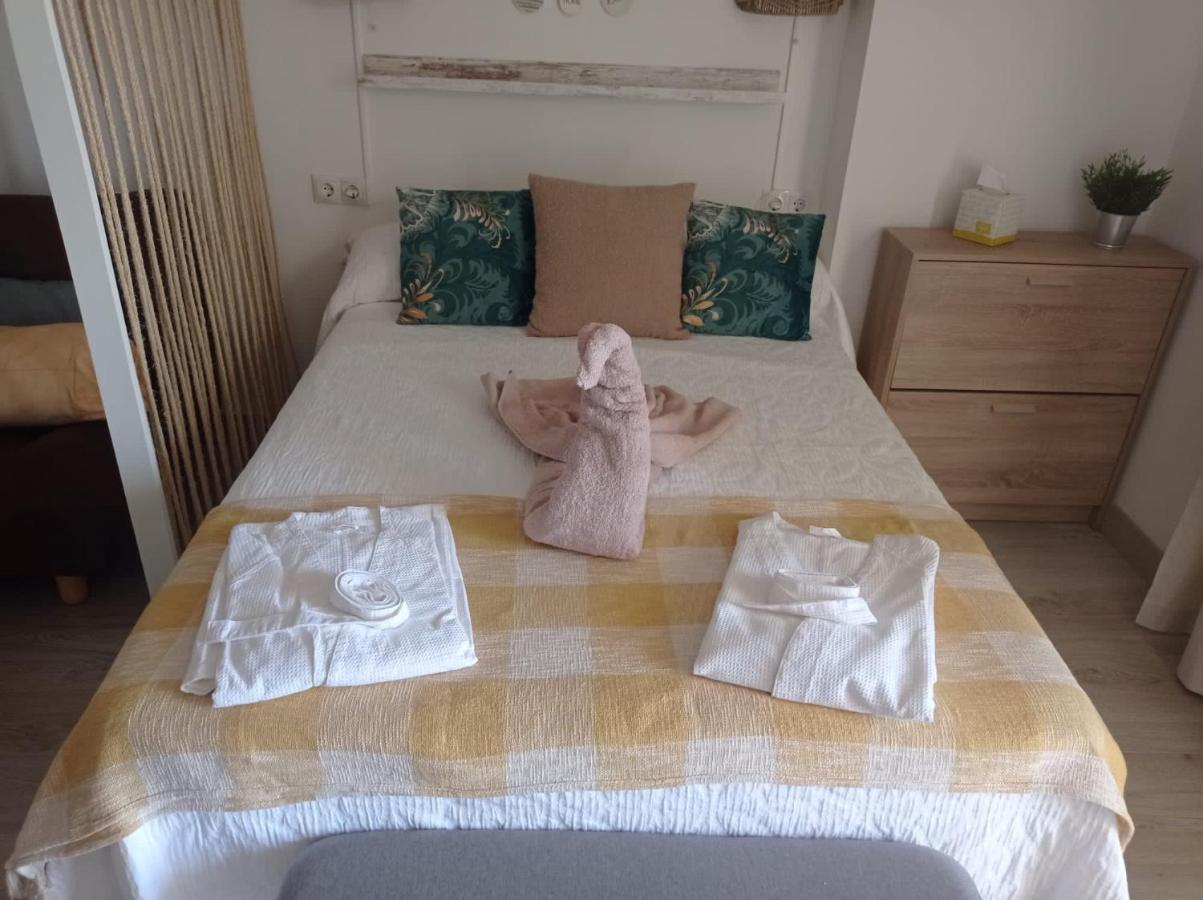 Apartamento Totalmente Reformado Con Piscina Y Jardines Al Lado De La Playa De La Carihuela Torremolinos Esterno foto