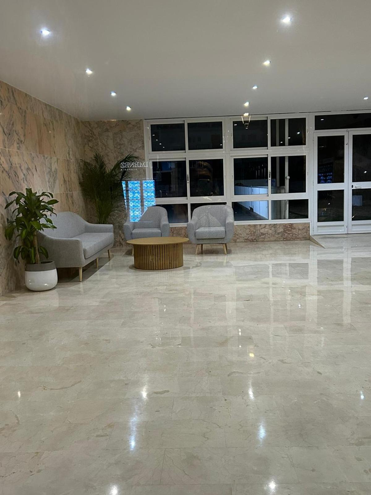 Apartamento Totalmente Reformado Con Piscina Y Jardines Al Lado De La Playa De La Carihuela Torremolinos Esterno foto