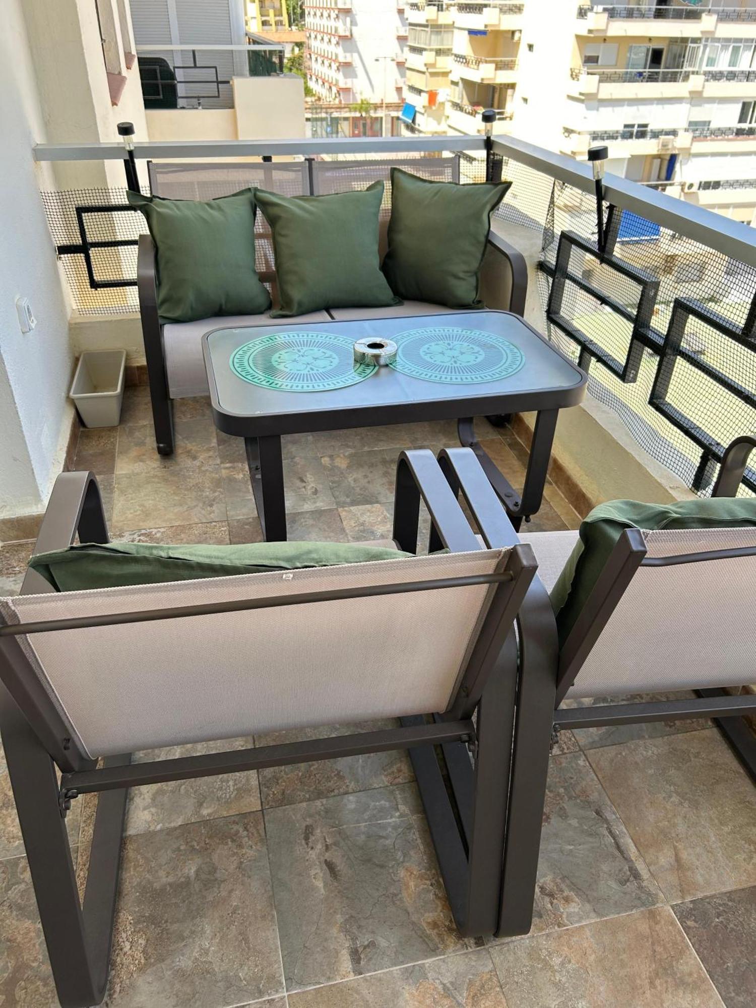 Apartamento Totalmente Reformado Con Piscina Y Jardines Al Lado De La Playa De La Carihuela Torremolinos Esterno foto
