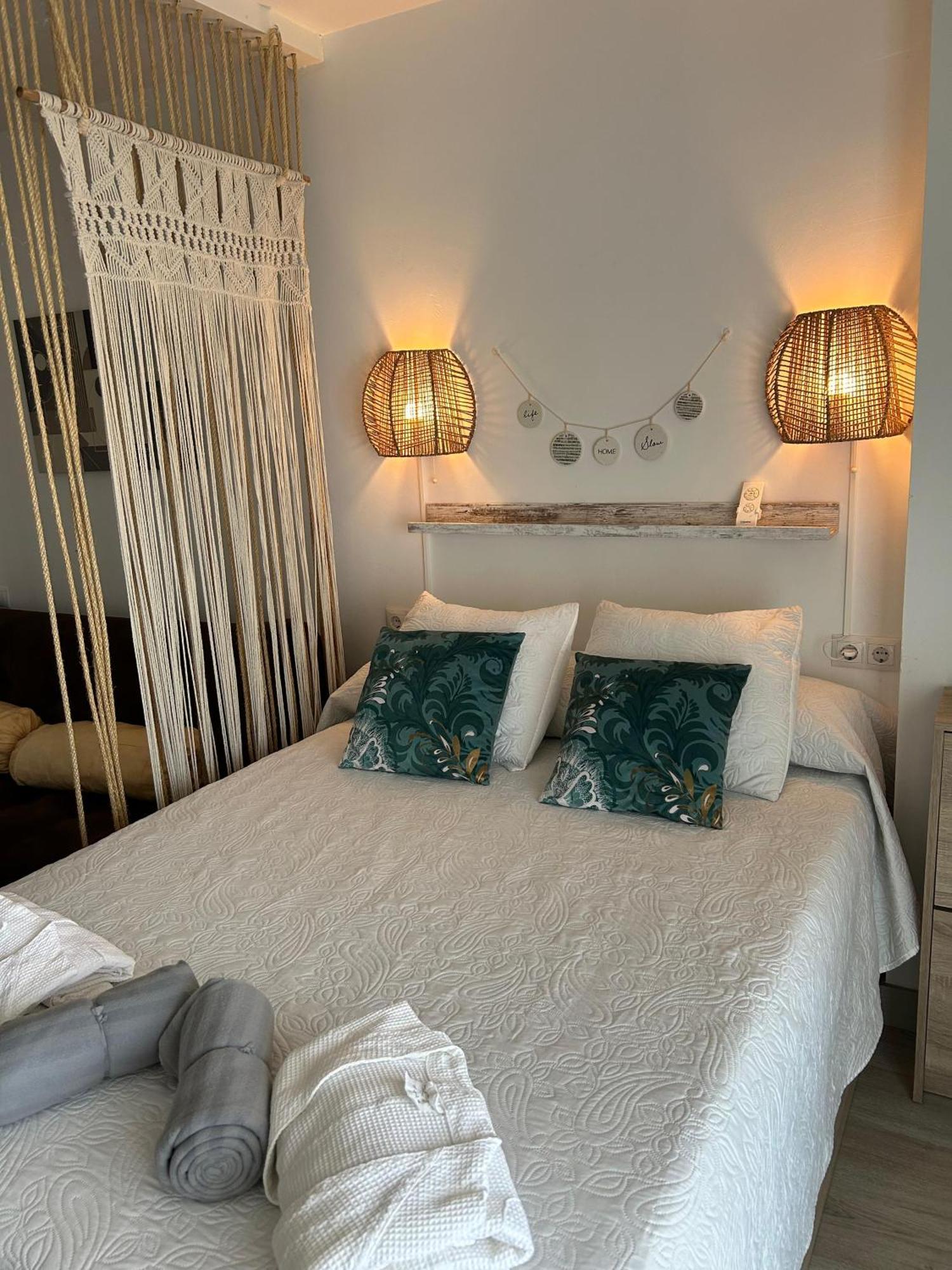 Apartamento Totalmente Reformado Con Piscina Y Jardines Al Lado De La Playa De La Carihuela Torremolinos Esterno foto
