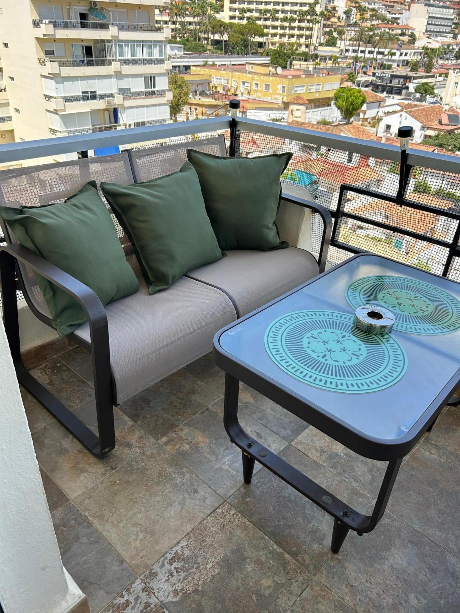 Apartamento Totalmente Reformado Con Piscina Y Jardines Al Lado De La Playa De La Carihuela Torremolinos Esterno foto